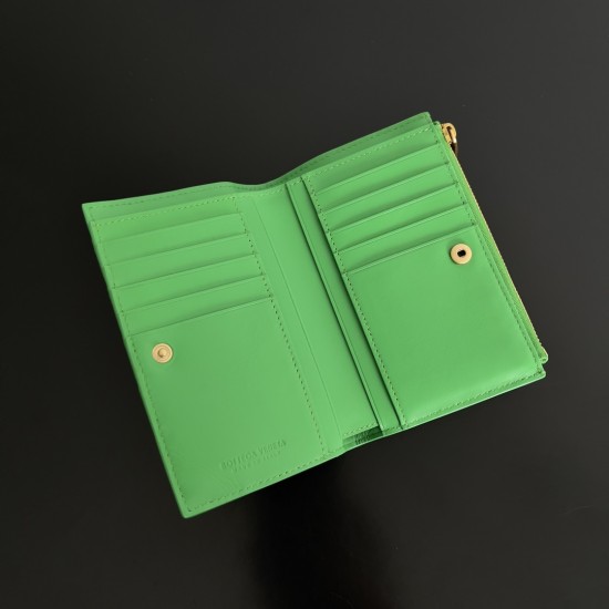 Bottega Veneta Intrecciato Medium Bi-Fold Wallet Bottega Veneta Intrecciato Medium Bi-Fold Wallet