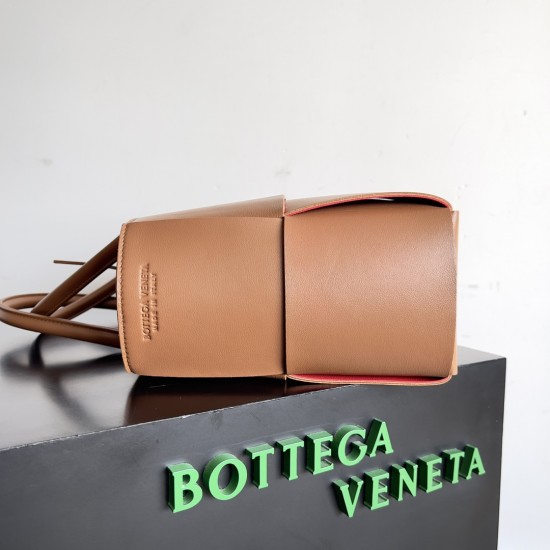 Bottega Veneta Arco Tote Size：30*20*11.5cm