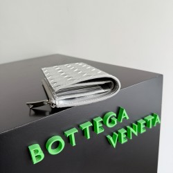 Bottega Veneta Intrecciato Medium Bi-Fold Wallet