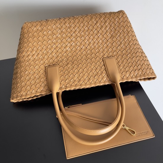 Bottega Veneta Medium Cabat