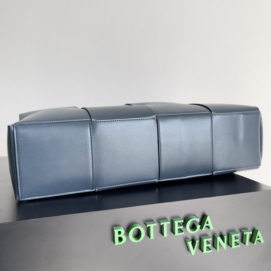 BottegaVeneta Large Arco Tote Bag
