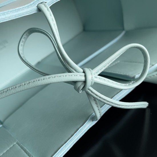 Bottega Veneta Arco Tote Size：30*20*11.5cm