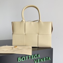 Bottega Veneta Arco Tote Size：30*20*11.5cm