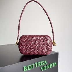 BottegaVeneta Knot On Strap Dinner Package Size: 20.5*6*12.5CM BottegaVeneta Knot On Strap Dinner Package Size: 20.5*6*12.5CM