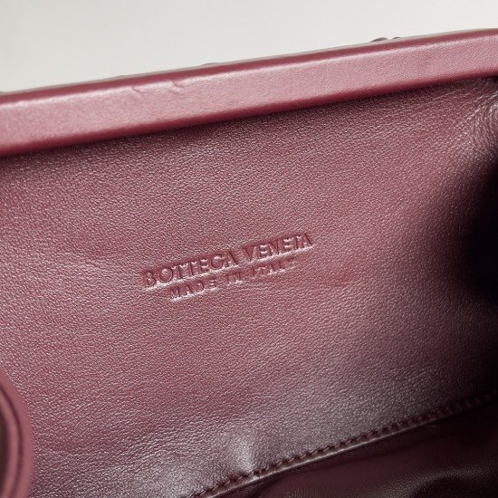 BottegaVeneta Knot On Strap Dinner Package Size: 20.5*6*12.5CM