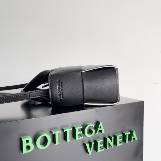Bottega Veneta Mini Arco Tote