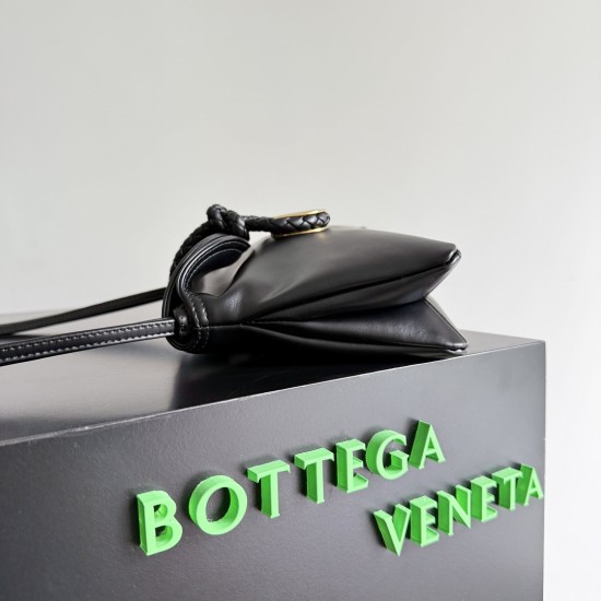 Bottega Veneta Baby Liberta