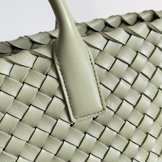 Bottega Veneta Mini Cabat