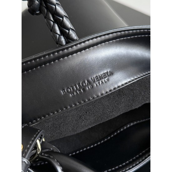 Bottega Veneta Small Liberta Bucket