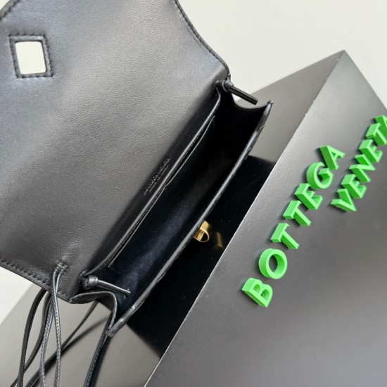 Bottega Veneta Andiamo Pouch