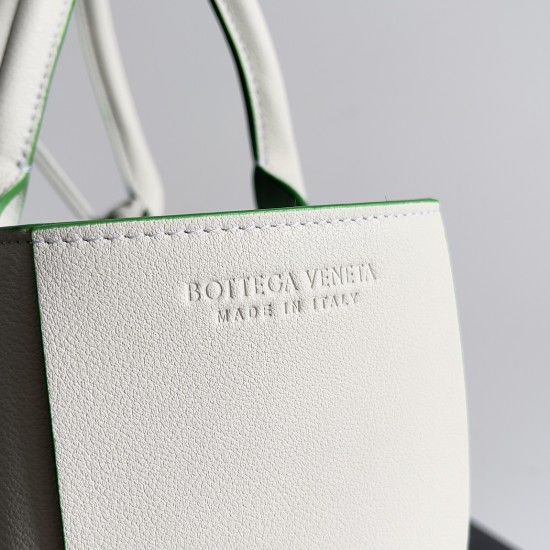 Bottega Veneta Arco Tote Size：30*20*11.5cm