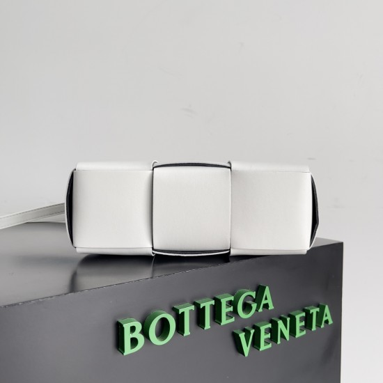 Bottega Veneta Mini Arco Tote