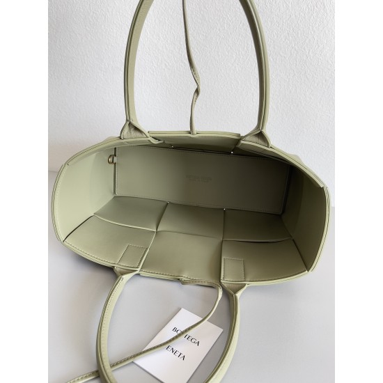 Bottega Veneta Arco Tote Size：30*20*11.5cm