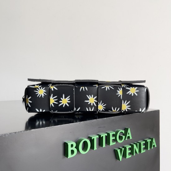 Bottega Veneta Cassette