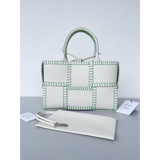 Bottega Veneta Arco Tote Size：30*20*11.5cm