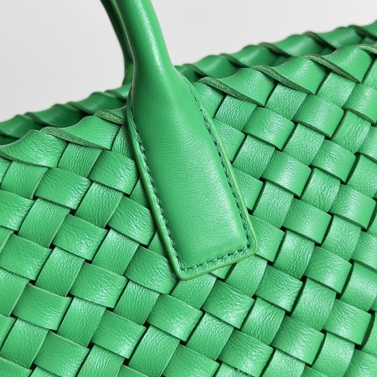 Bottega Veneta Mini Cabat