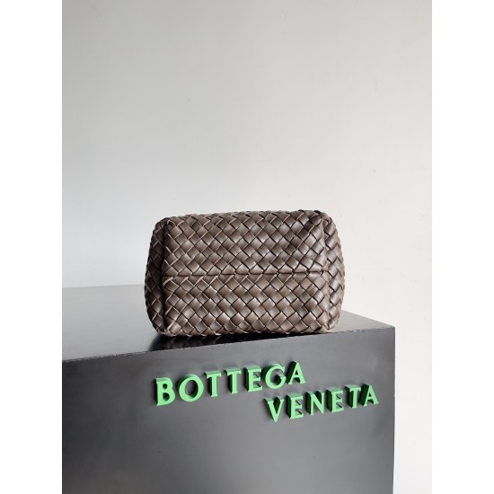 Bottega Veneta Cabat Bucket