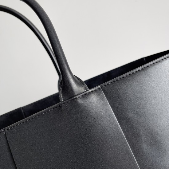 BottegaVeneta Large Arco Tote Bag