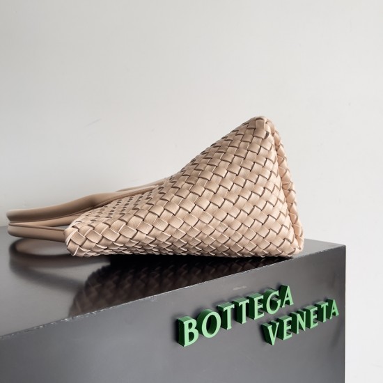 Bottega Veneta Medium Cabat