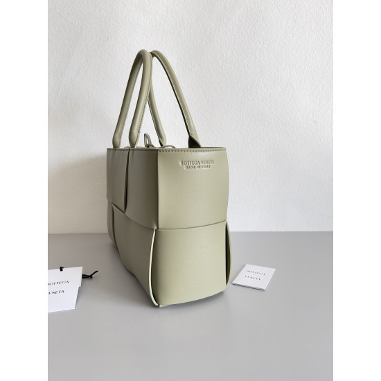 Bottega Veneta Arco Tote Size：30*20*11.5cm