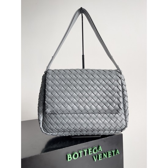 Bottega Veneta Cobble