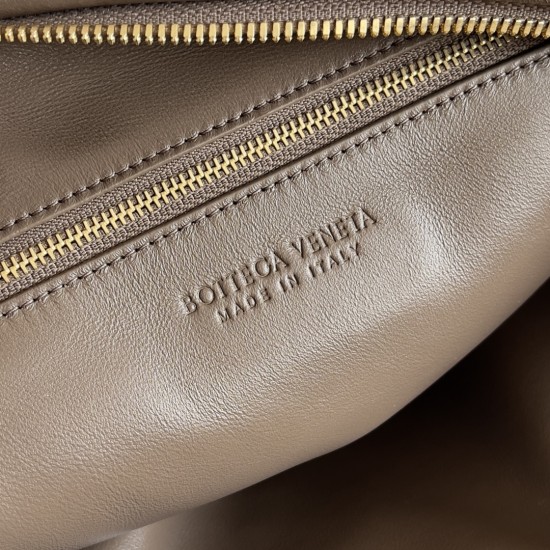 Bottega Veneta Classic Jodie