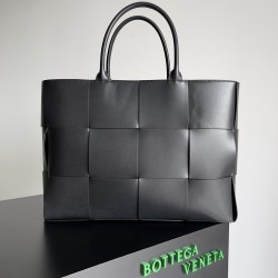 BottegaVeneta Large Arco Tote Bag