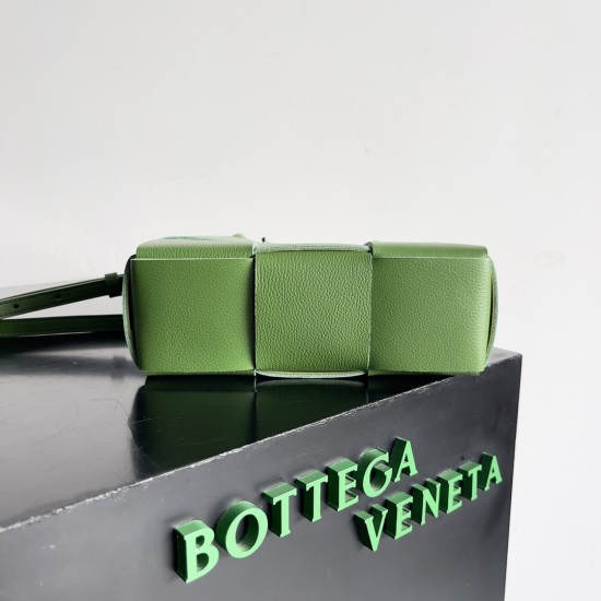 Bottega Veneta Mini Arco Tote