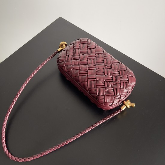 BottegaVeneta Knot On Strap Dinner Package Size: 20.5*6*12.5CM