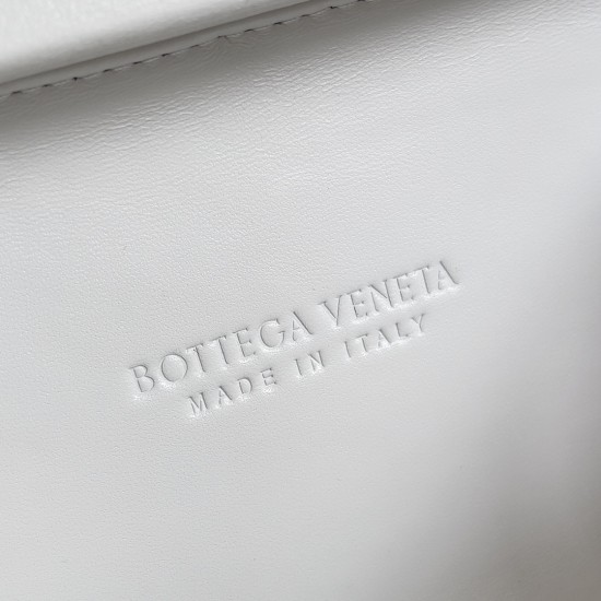 BottegaVeneta Knot On Strap Dinner Package Size: 20.5*6*12.5CM