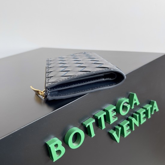 Bottega Veneta Intrecciato Medium Bi-Fold Wallet
