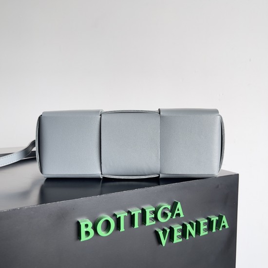 Bottega Veneta Arco Tote