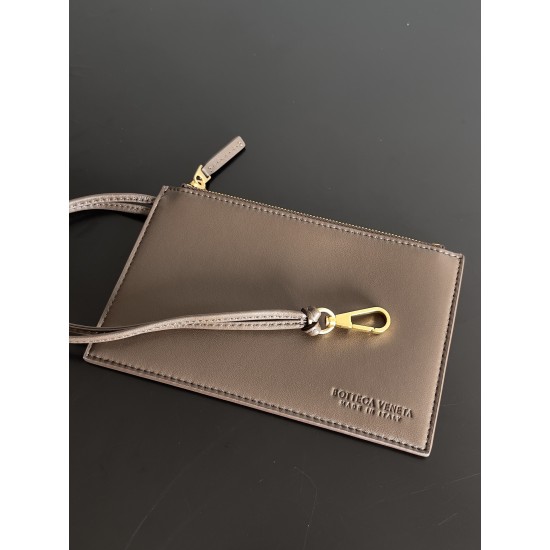 Bottega Veneta Cabat Bucket