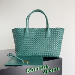 Bottega Veneta Medium Cabat