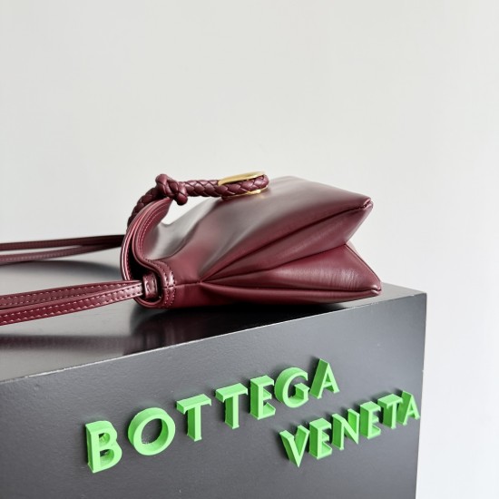 Bottega Veneta Baby Liberta