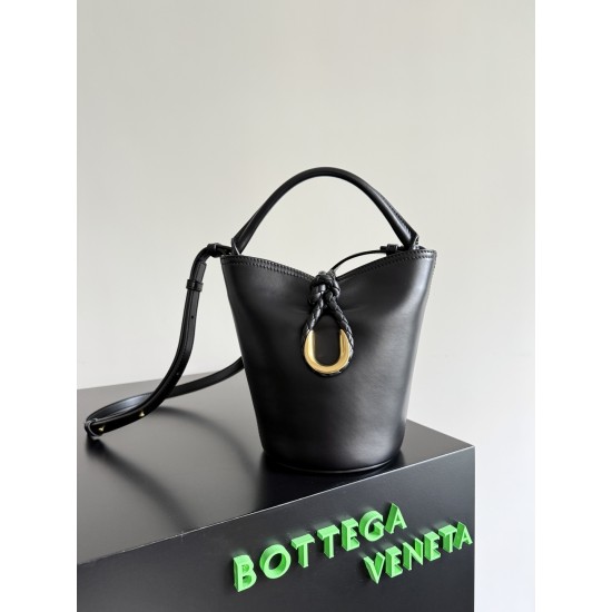 Bottega Veneta Small Liberta Bucket