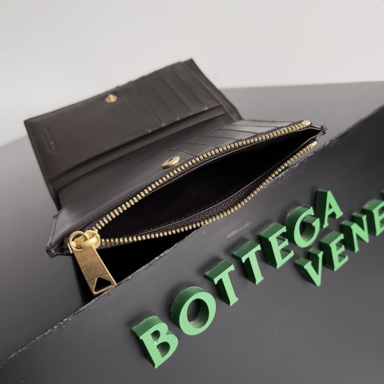 Bottega Veneta Intrecciato Medium Bi-Fold Wallet