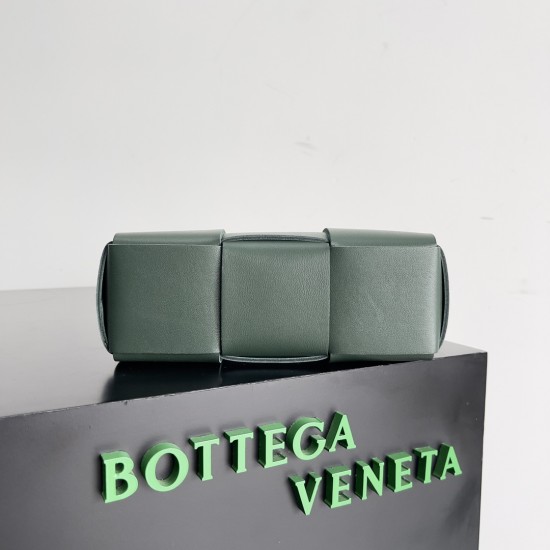 Bottega Veneta Mini Arco Tote