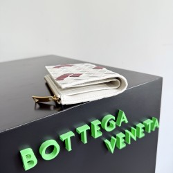 Bottega Veneta Intrecciato Medium Bi-Fold Wallet