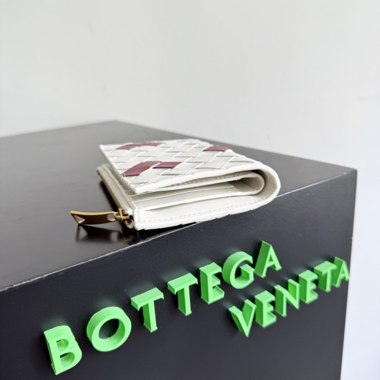 Bottega Veneta Intrecciato Medium Bi-Fold Wallet