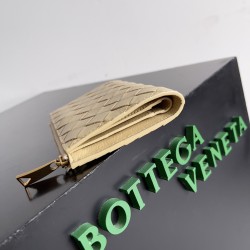 Bottega Veneta Intrecciato Medium Bi-Fold Wallet