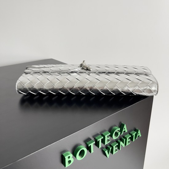 Bottega Veneta Andiamo Clutch