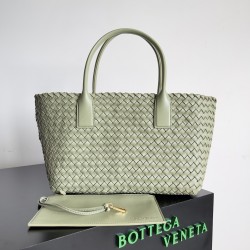 Bottega Veneta Medium Cabat