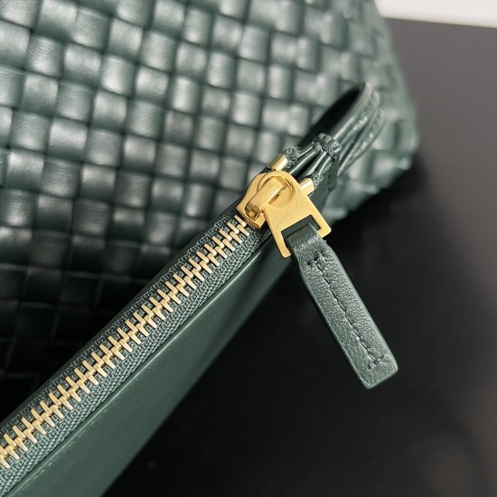 Bottega Veneta Medium Cabat