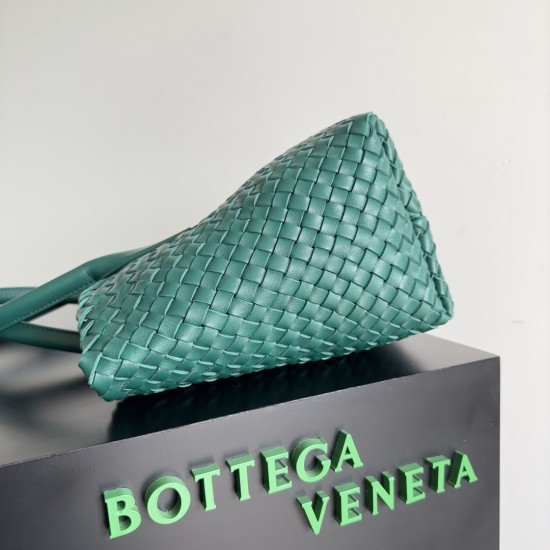 Bottega Veneta Medium Cabat