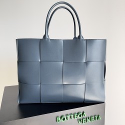 BottegaVeneta Large Arco Tote Bag