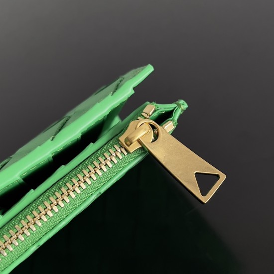 Bottega Veneta Intrecciato Medium Bi-Fold Wallet Bottega Veneta Intrecciato Medium Bi-Fold Wallet