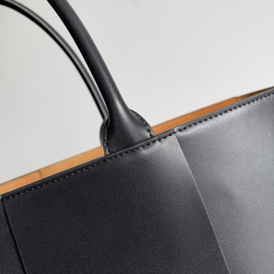 BottegaVeneta Large Arco Tote Bag