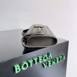Bottega Veneta Andiamo Clutch Bottega Veneta Andiamo Clutch