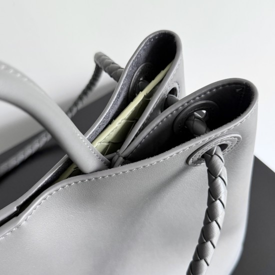 Bottega Veneta Medium Andiamo